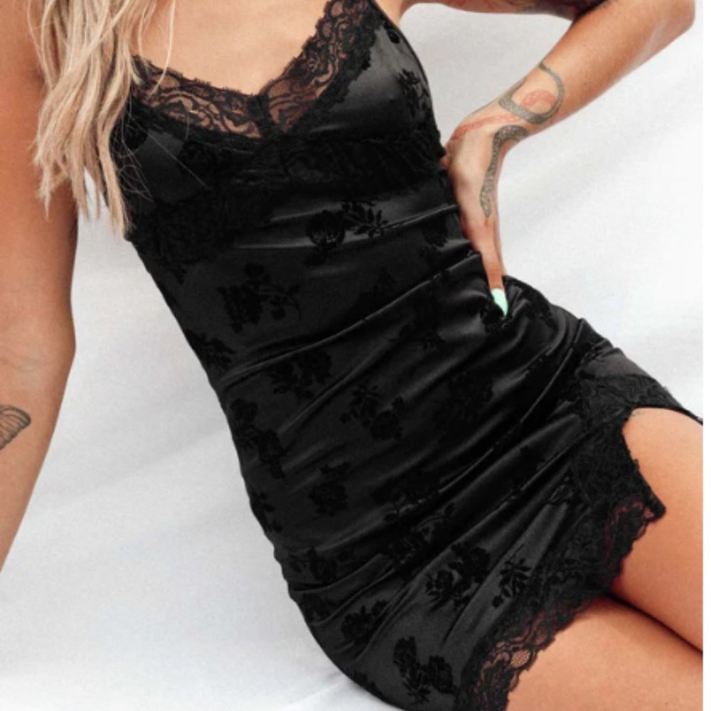 Motel Rocks NWT Womens Mini Dress Black Rose Flock size XS